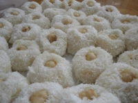 İrmik Topları Tarifi ve Malzemeleri İrmik Topları Tarifi ve Malzemeleri